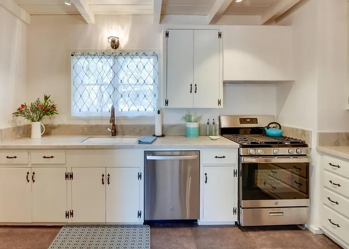 Vacation Rental Home ~ 1 Mi To Carmel Beach!