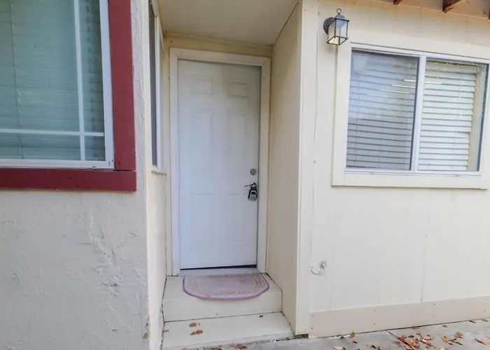Narvaez Bright & Spacious - Private Room, Bathroom, Entrance Near Light Rail