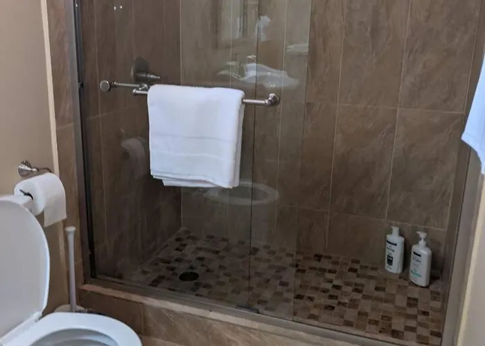 Narvaez Bright & Spacious - Private Room, Bathroom, Entrance Near Light Rail
