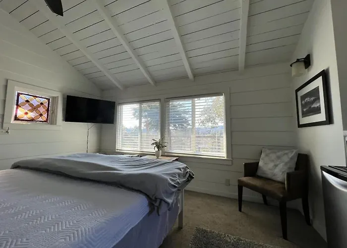 The Midtown Cottage- W/ Private Entrance And Views