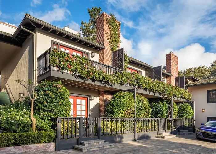 Airport Hotel: Wayside Inn