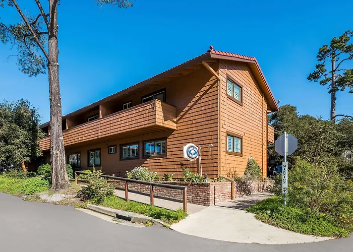 Resort: Clarion Collection Carmel Oaks Inn