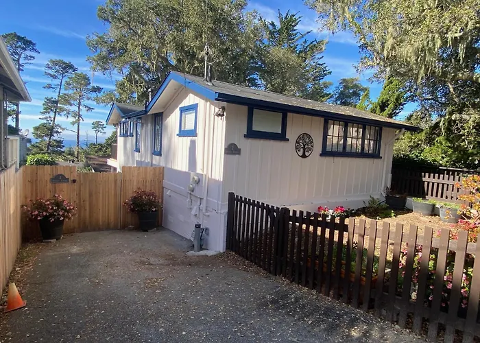 Carmel Dolores Cottages